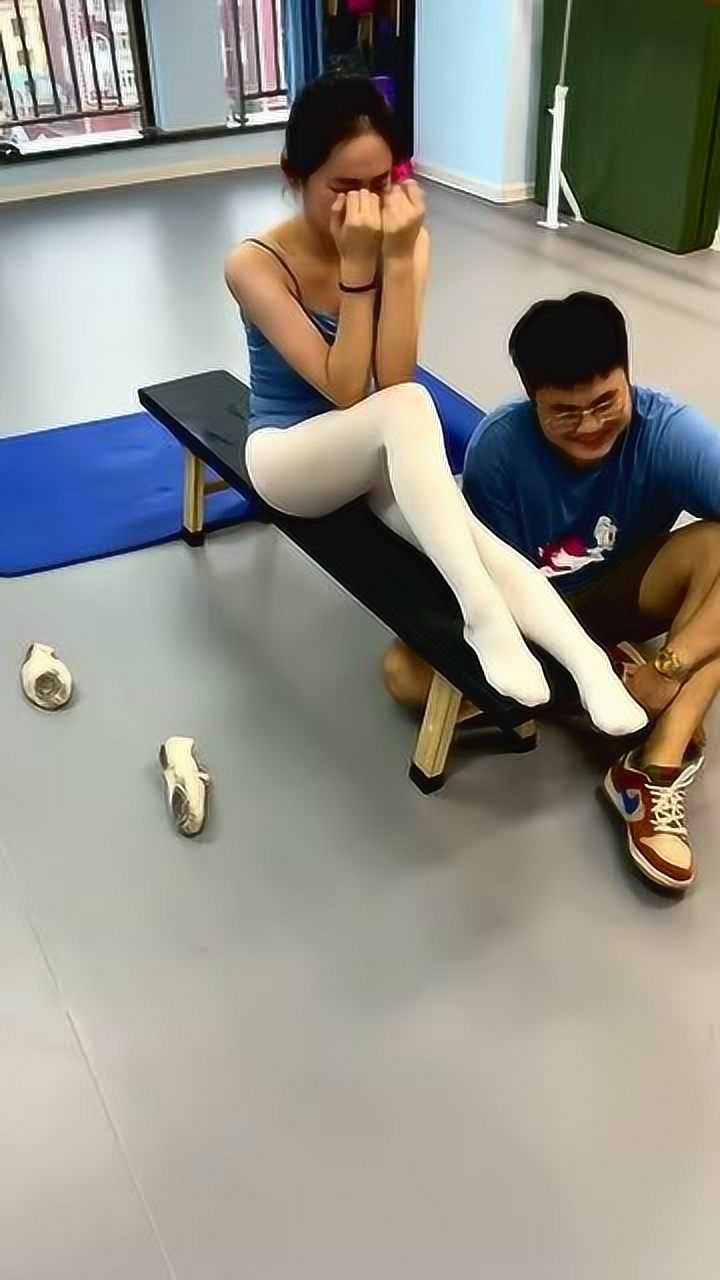 艺考的眼泪每天压腿又哭又笑把我的小助理吓傻了