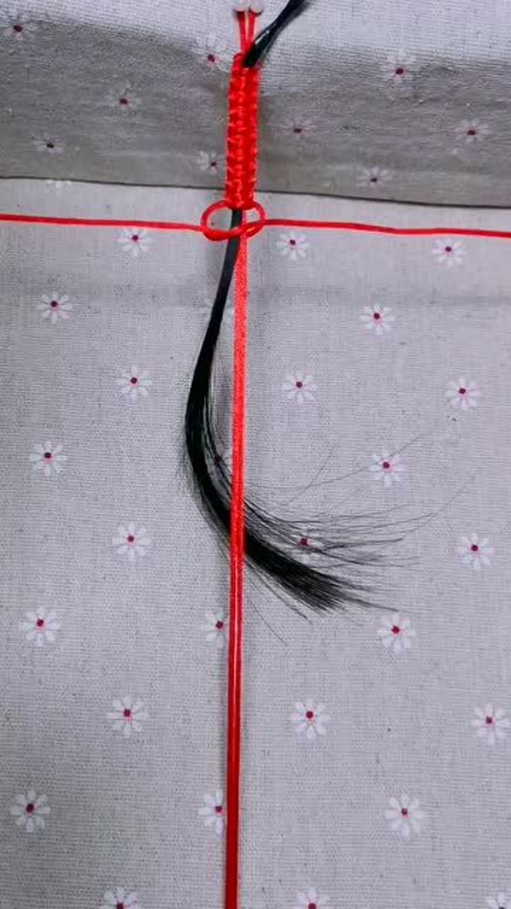 一缕青丝一缕魂一缕青丝为君剪望君不负我倾心祝天下有情人终成眷属