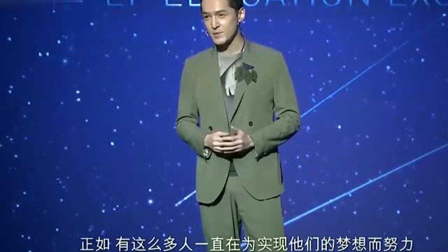 胡歌的英语水平有多高?如果不看脸,还以为是老外在演讲