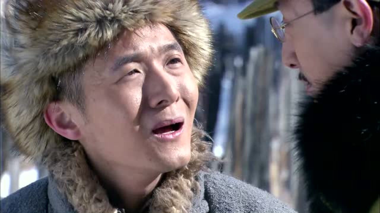 绝地枪王:候三刚当上新保长就被她爹痛揍一顿