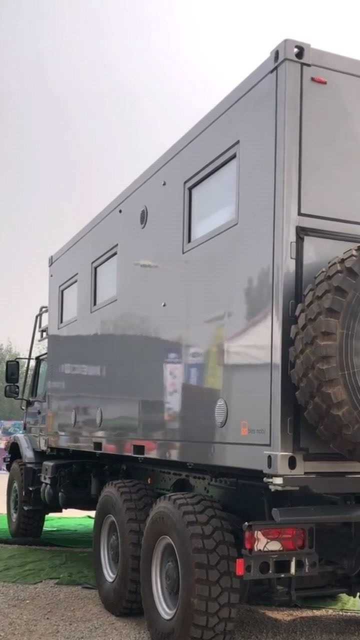 全地形六驱房车乌尼莫克