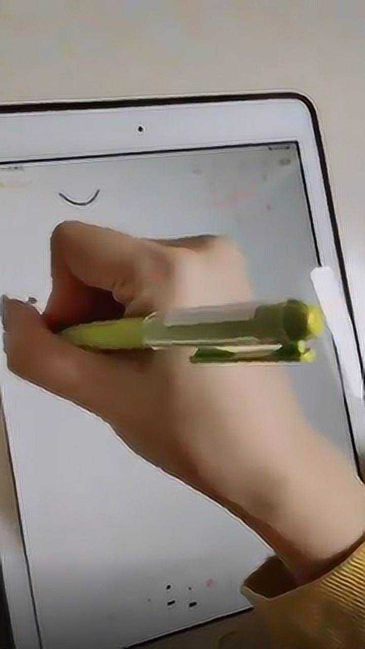 孩子自制的平板手写笔,效果出乎我的意料,网友长见识了