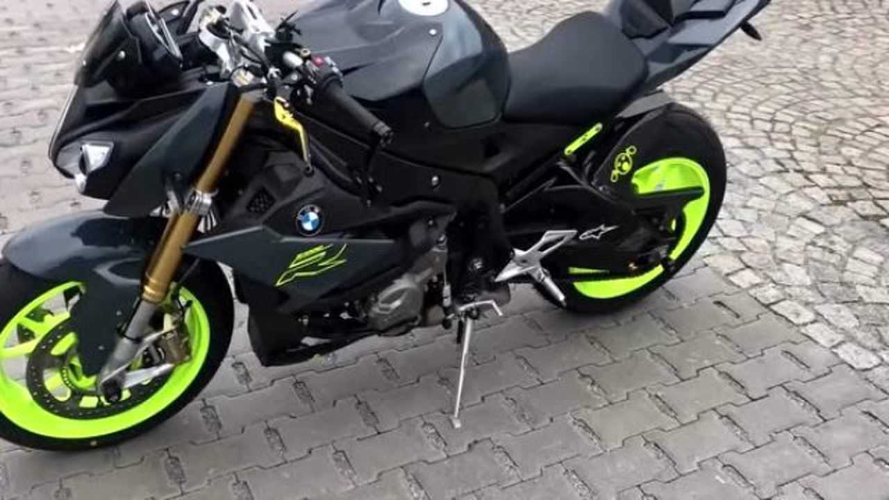 脱壳的宝马双r 经典的大小眼 四缸街车s1000r