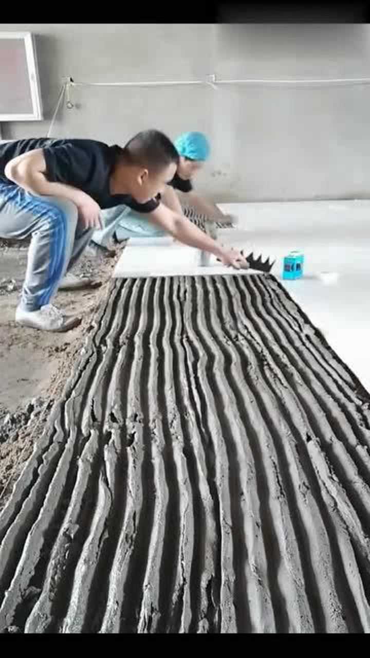 地砖铺贴的施工方法,这样操做简直就是贴瓷砖的流水线!_高清1080P在线观看平台_腾讯视频