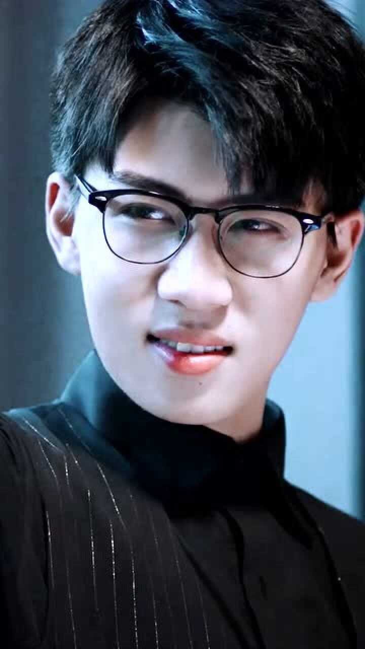 大屏看任宥纶,真的帅死了,爹系男友爱了!