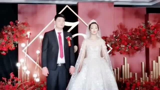 大衣哥的儿子朱单伟结婚,大衣哥盛装筹备儿子婚礼,夫妇现身开心迎客!