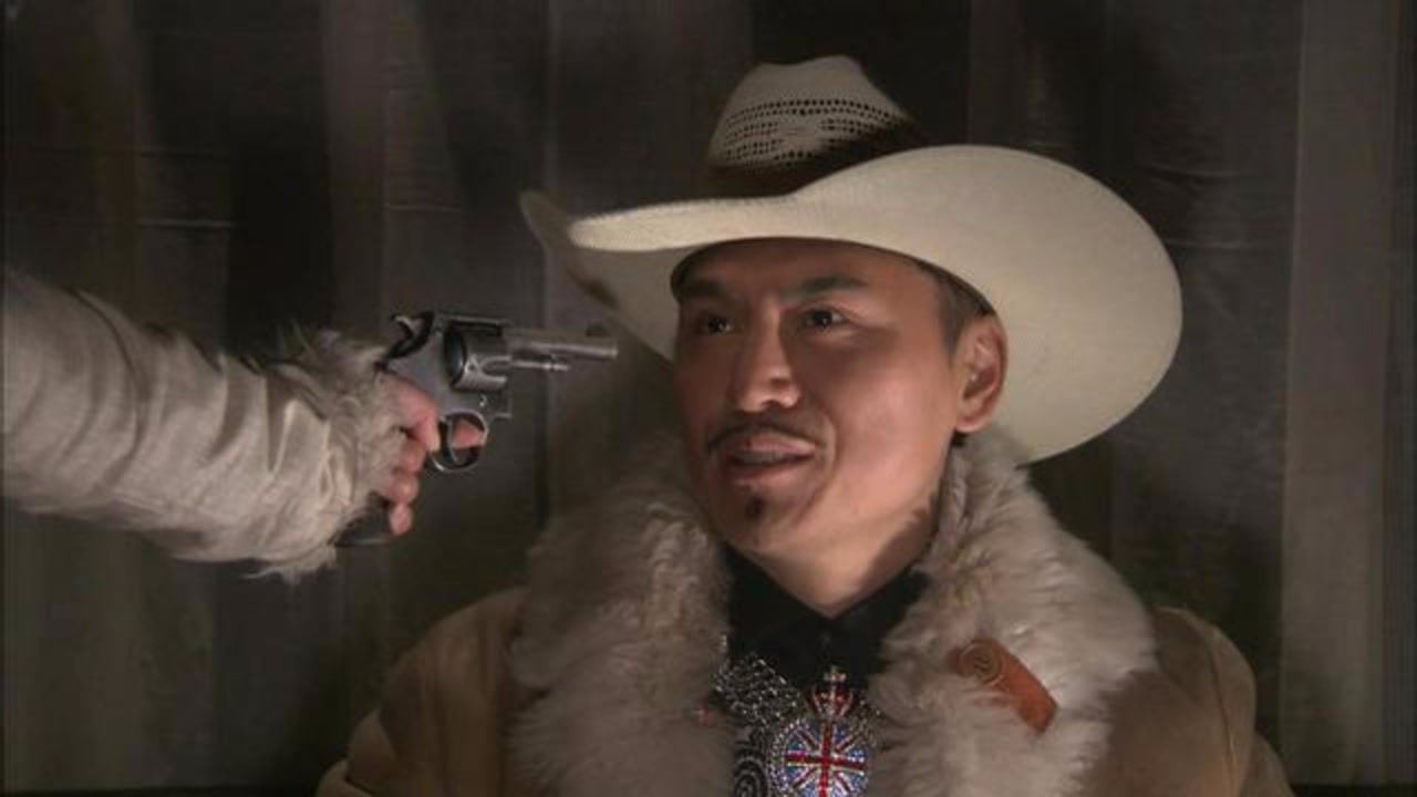 大漠枪神:蒙面女暗杀沈七七,蒙面女拉下面纱,沈七七一脸吃惊