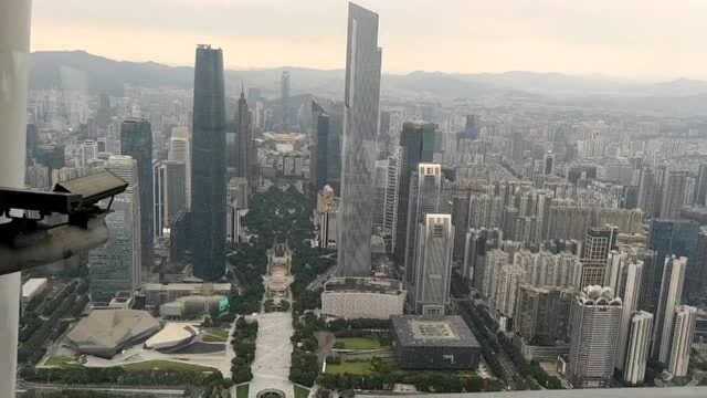 小蛮腰上433米高空欣赏广州天际线不愧是世界一线城市