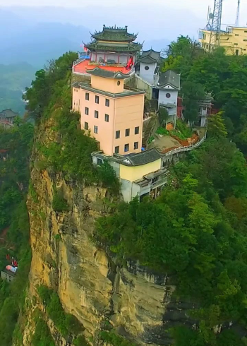 陇南最高的山峰图片