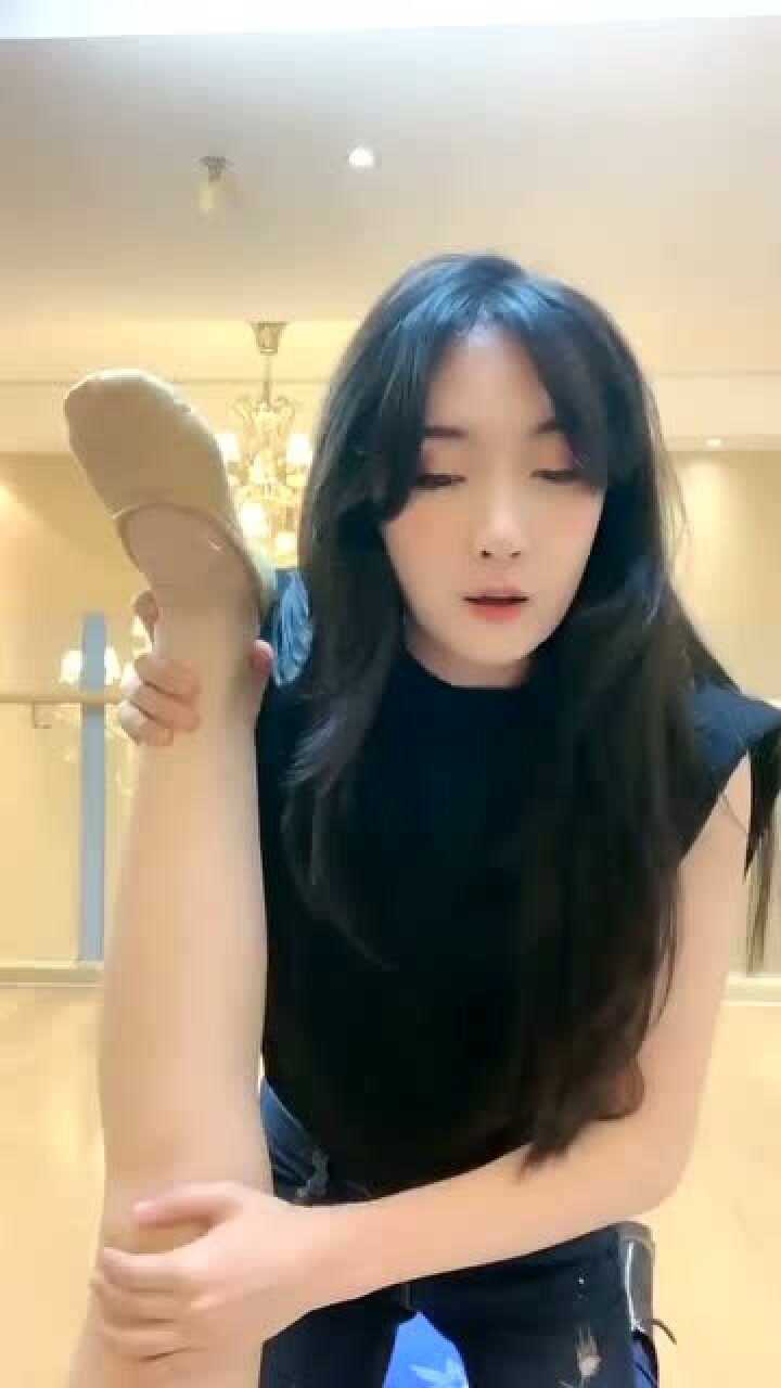 舞蹈生“撕腿”的日常，学生痛苦，老师也痛苦！_腾讯视频