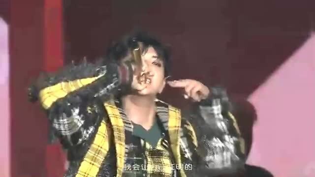 黄子韬演唱会深圳站,深情献唱《TAO》,性感歌声,燃爆全场!