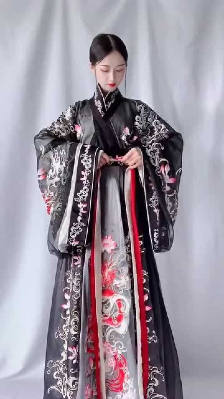 适合冬天穿的霸气汉服?绝版无双烛九阴,四舍五入这是一条命