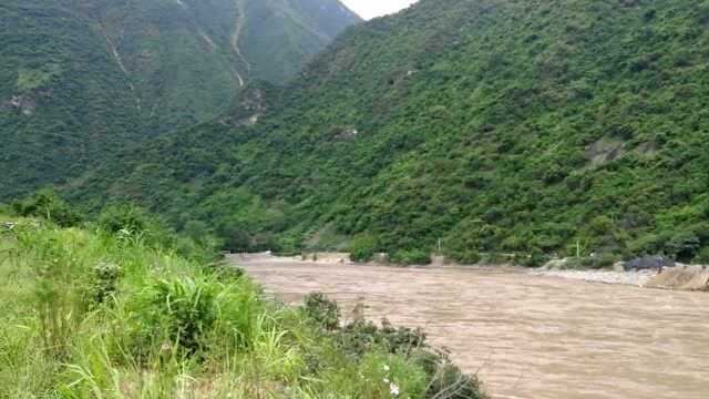 沿怒江北上,深山峡谷,风光无限.胡导的自驾自游自导(14)怒江