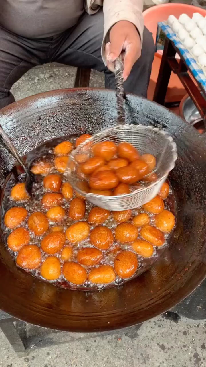 油炸的糖麻圆,香脆美味