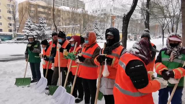 七台河: 暴雪中的温情