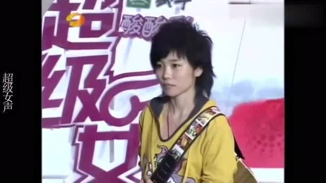 2006年超女选秀现场,尚雯婕造型辣眼,谭维维唱完评委全鼓掌