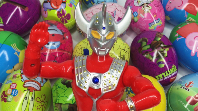 泰罗奥特曼疯狂拆惊喜蛋奥特曼变形蛋