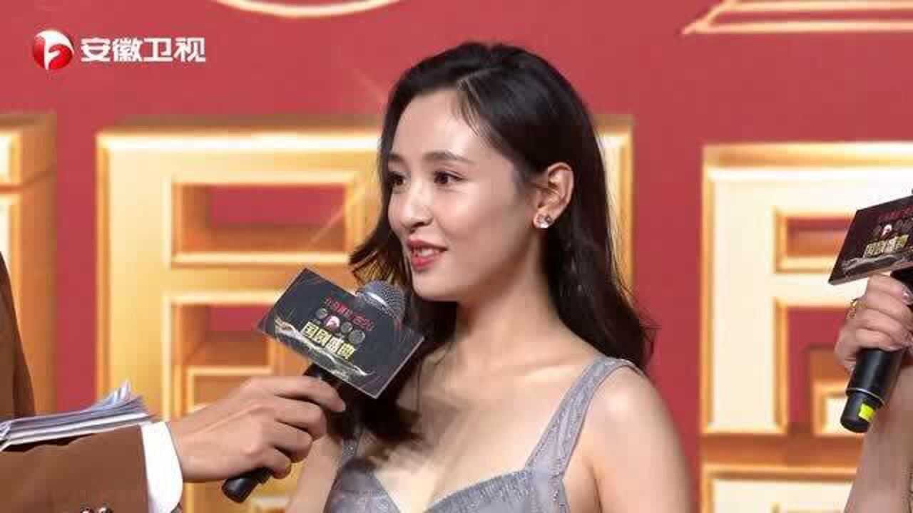 国剧盛典红毯:吴倩亮相,被问到白敬亭也要来,她说不知道