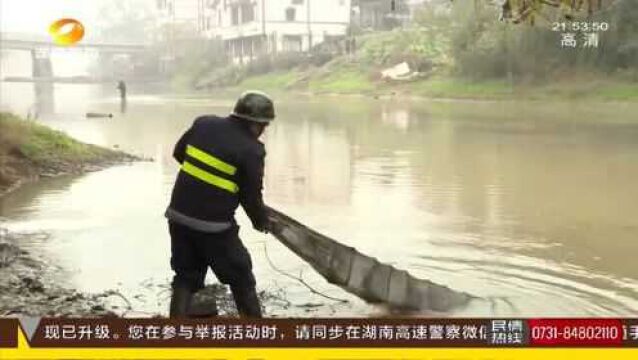 清缴“地笼”绝户网 多部门联合执法 治理水域