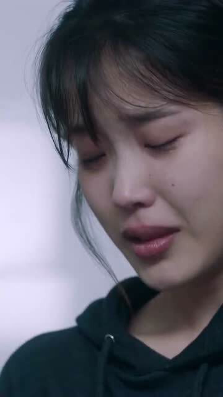 iu的哭戏好有感染力哭的梨花带雨让人心疼