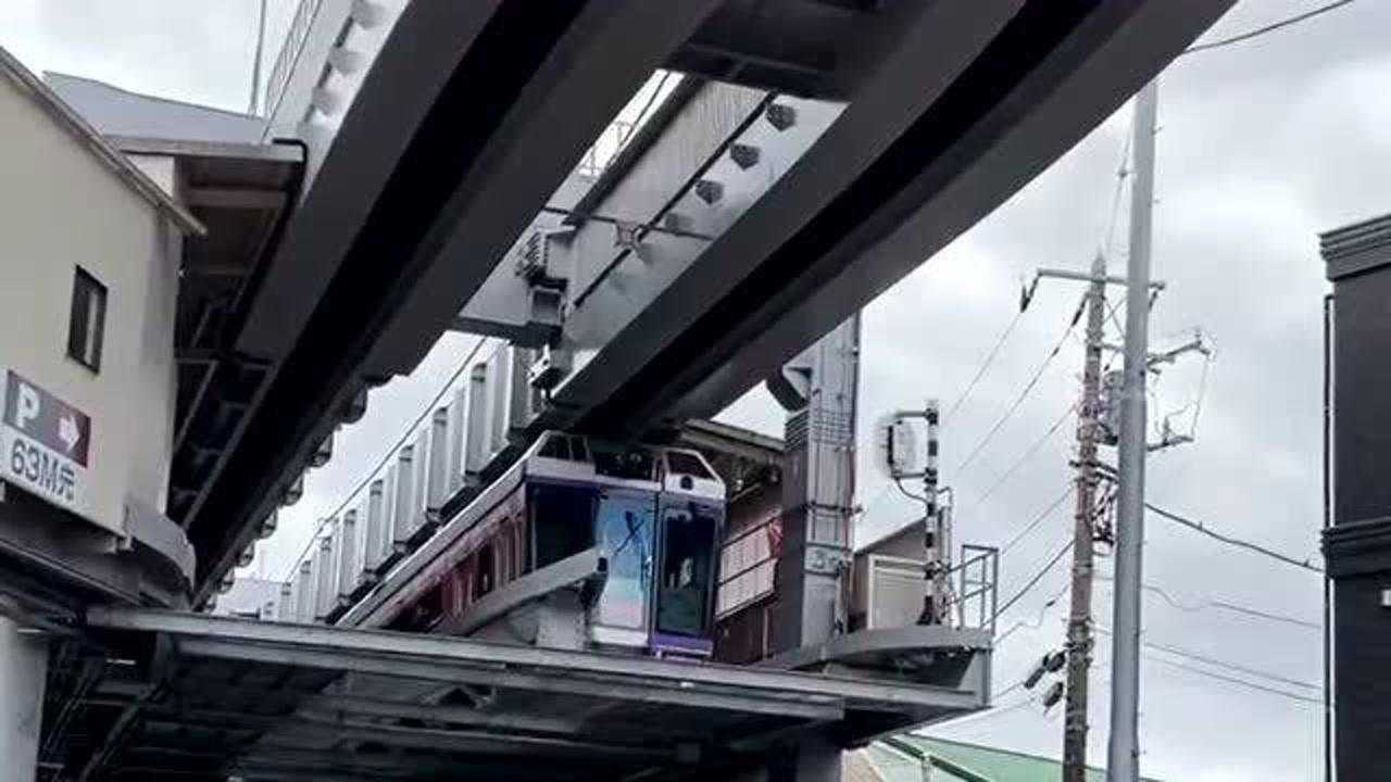 日本的单轨悬挂电车看着就很想去体验一把不知道坐在上面什么感觉