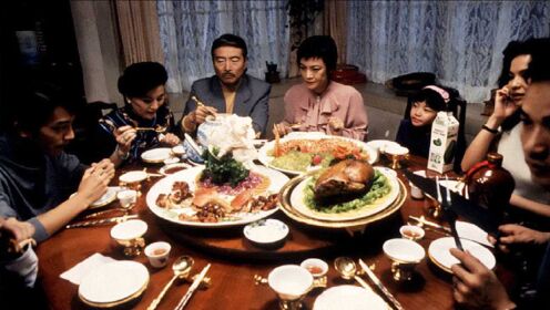 桌上放的是美食，桌下揭露的是人性，只有中国人能看懂的电影