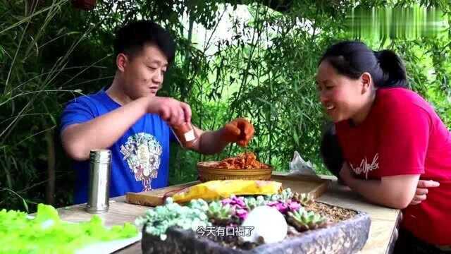 老公今天在家,胖妹准备吃鸡锁骨,这样油炸超级美味