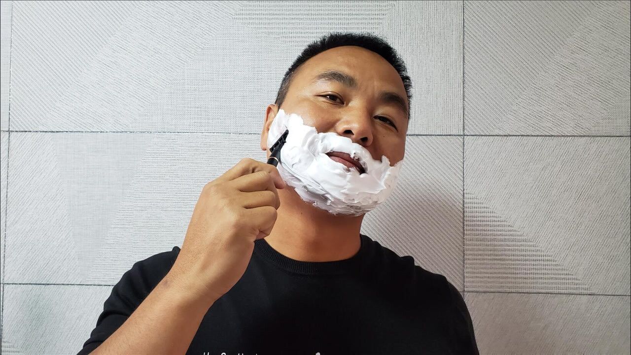 刮胡子的一把好刀小米有品焕醒男士剃须刀套装