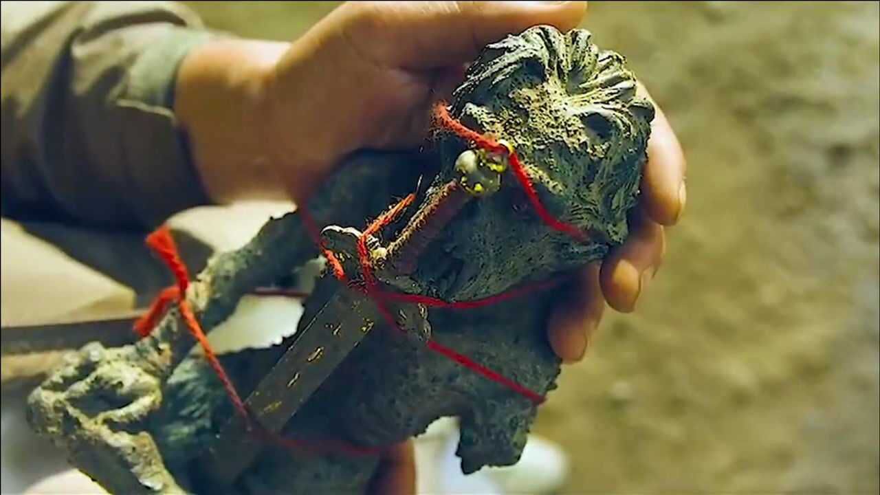 施工队不听劝砍掉镇压邪物的大树,结果放出最恐怖邪灵鬼师傅!