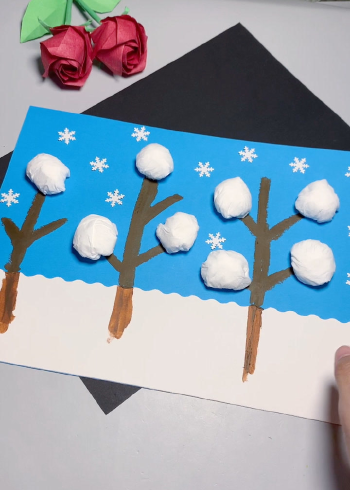 用纸巾做一幅冬天的雪景,和小朋友一起做手工