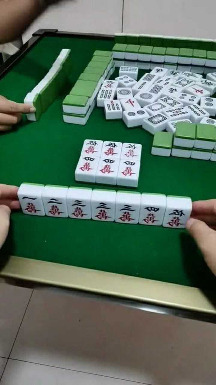 頭一次見這樣打麻將的,聽說這叫十八羅漢,這牌翻了幾番?