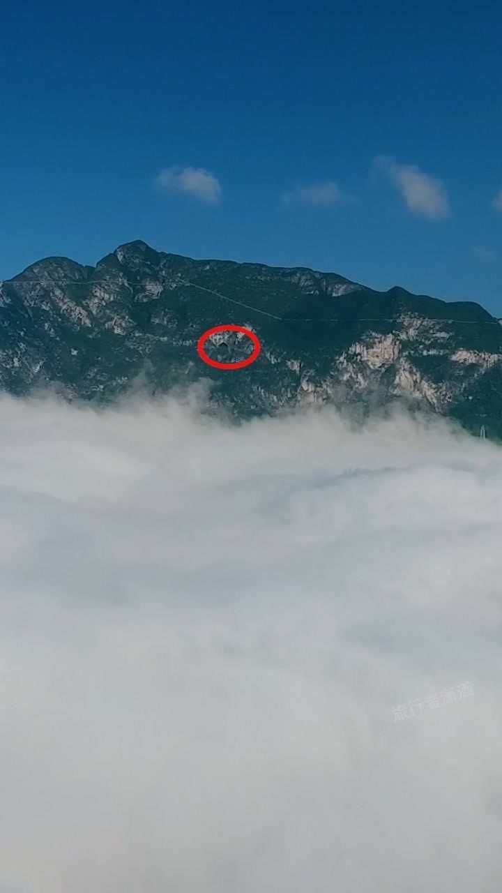 贵州六枝老王山月亮洞云海中的月亮洞像是修仙的地方借助无人机才能