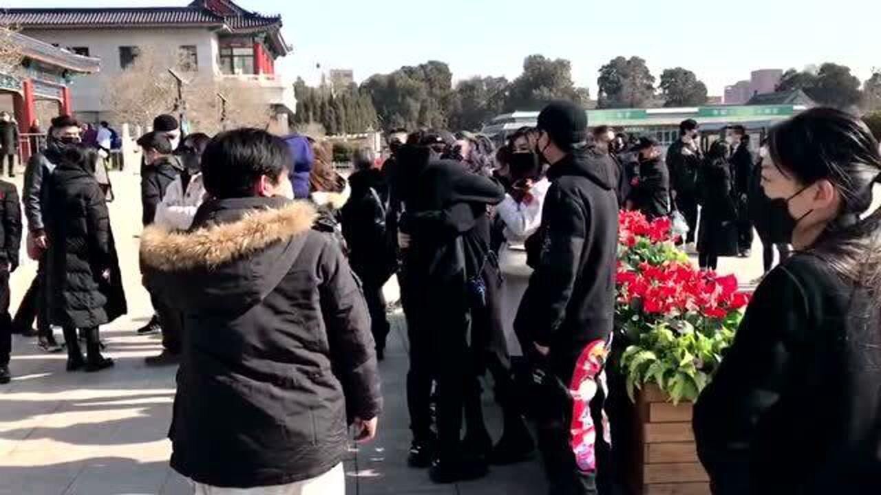 北京八宝山举行赵英俊追悼会,生前的好友面容憔悴,很多明星都到场了!