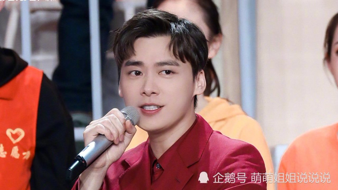 春晚李易峰周冬雨合唱两人对视的眼神好甜啊我要梦回麻雀了