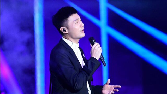 李荣浩现场演唱《作曲家》,动感旋律,全场嗨到爆