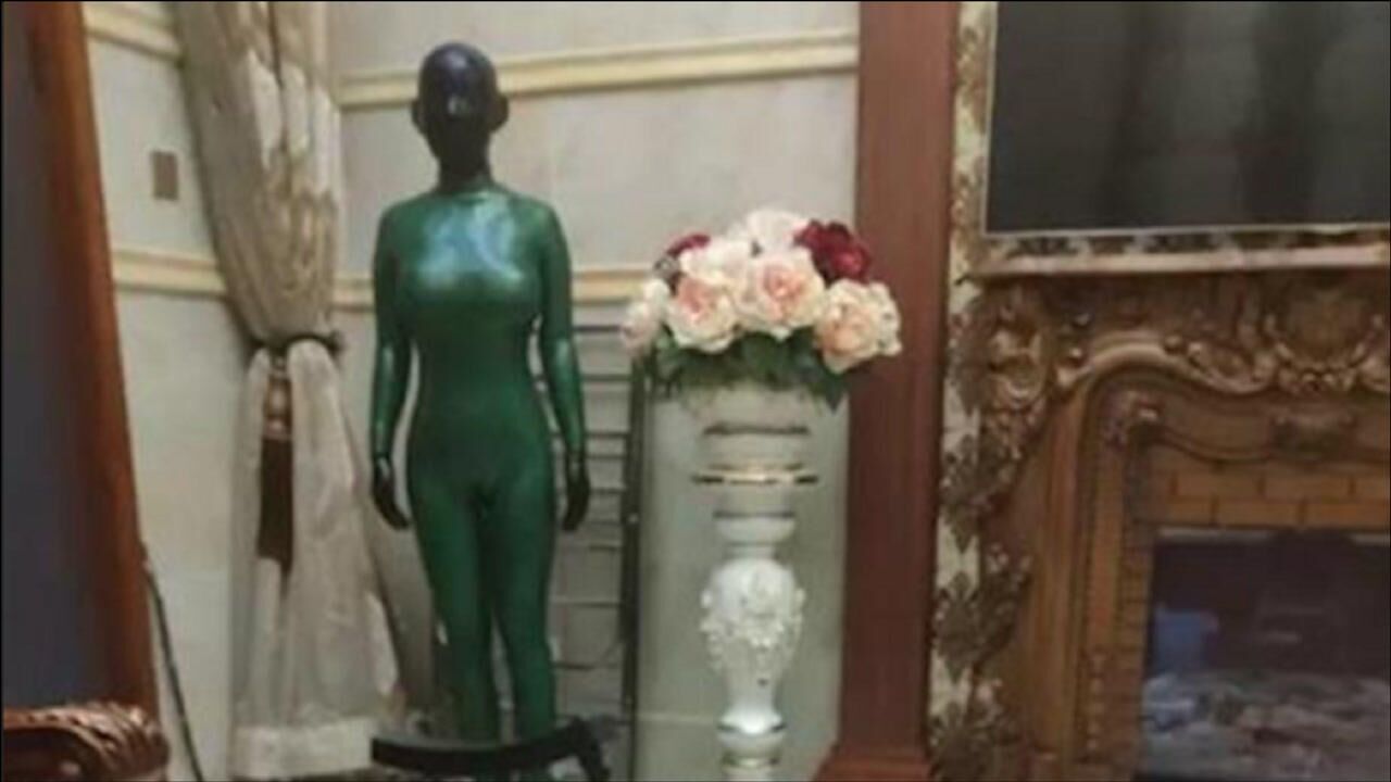 将未成年少女塞进胶衣充当人偶拘禁、性侵？造谣者被判刑！_高清