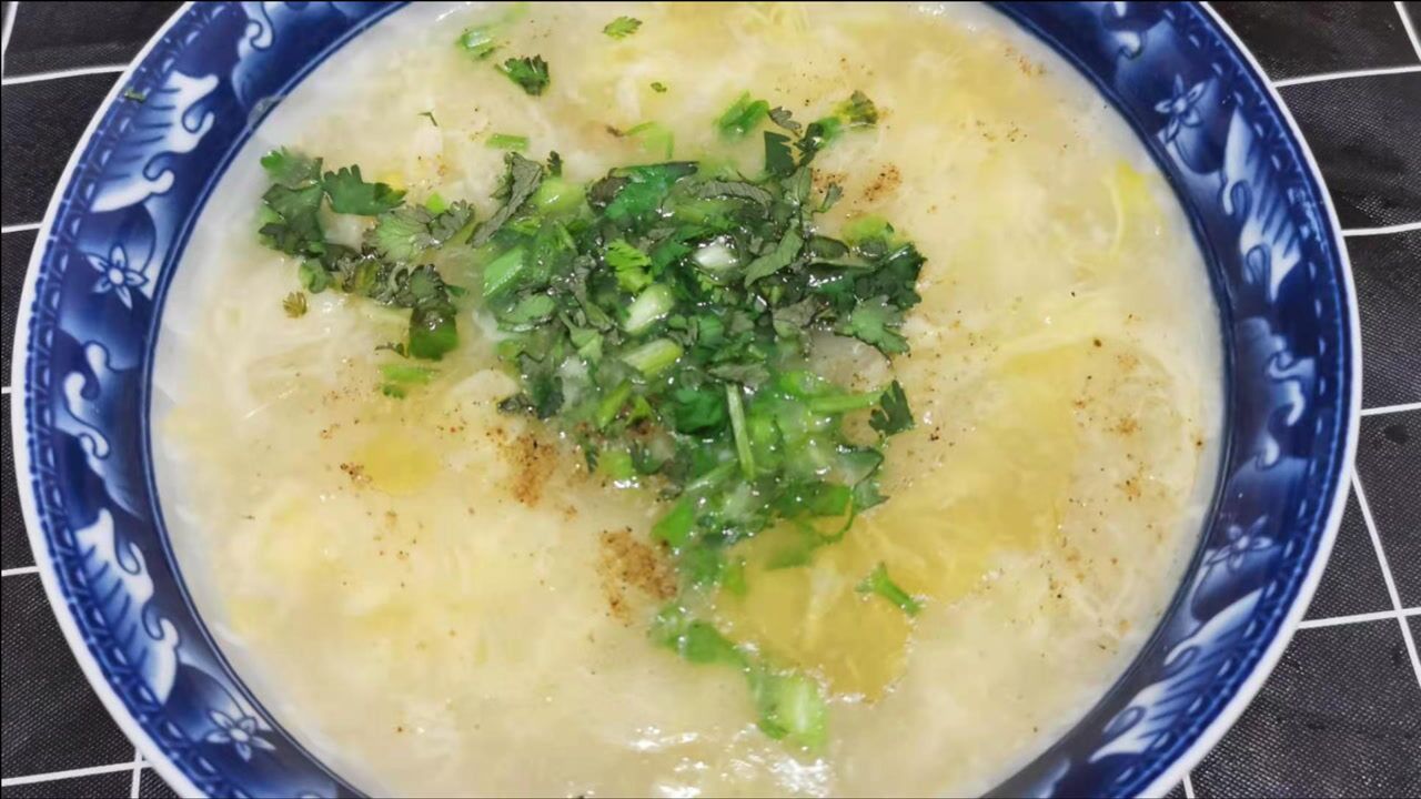 简单两步做出乳白鲜香老母鸡汤,鸡汤冲鸡蛋做撒汤,北方小吃太棒