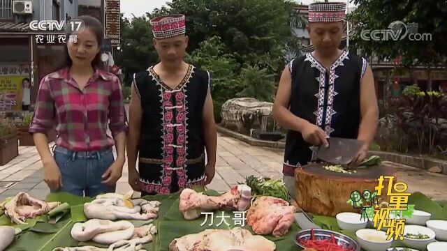 正宗的黄牛肉汤锅,几十种食材在大缸里煮只为一道菜