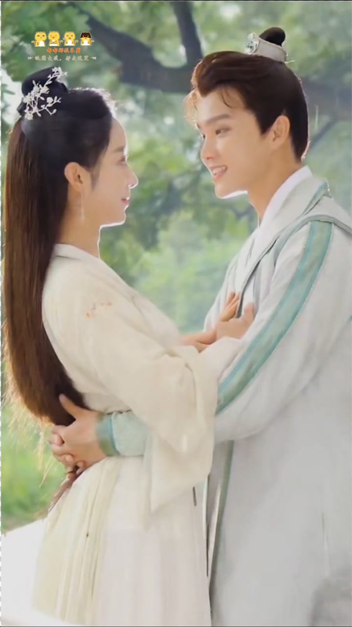 周彦辰徐好拍吻戏,现实版得了便宜还卖乖?崔楚奕这嘴"夺笋"呐