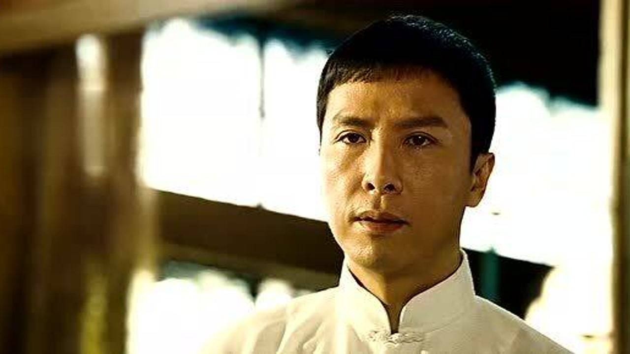 叶问开武馆要接受众人挑战最有实力的是洪师傅他好像不愿意动手