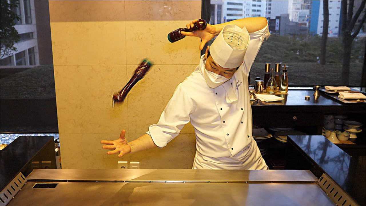 日本人制作五星级豪华铁板烧,人均1120元,手法像是在玩杂技似的