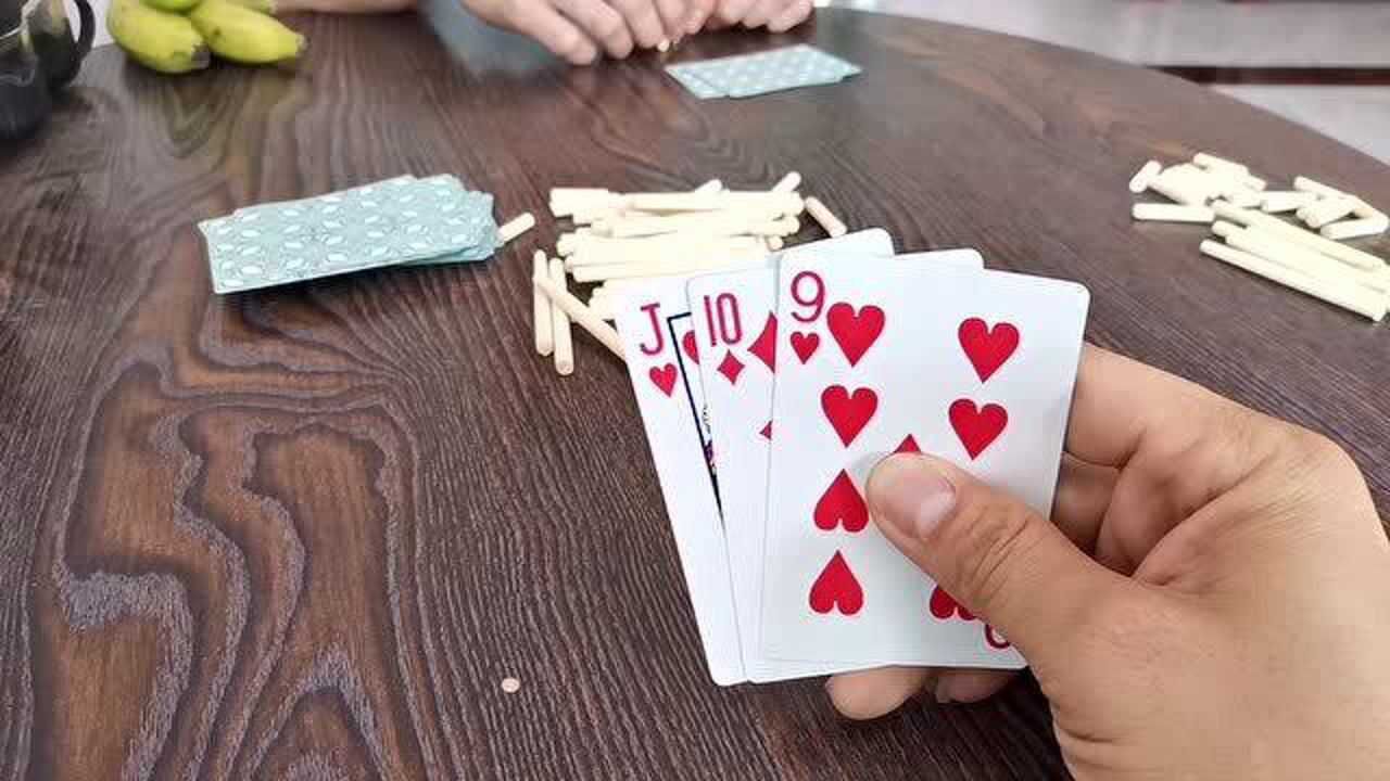 炸金花:小伙拿个同色顺子自以为是金花顺连跟十几手,结果草率了!