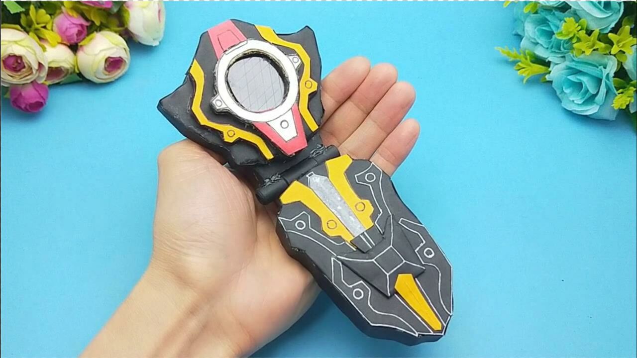 做个泰迦火花变身器用废纸箱改造一下带隐藏机关太帅气了