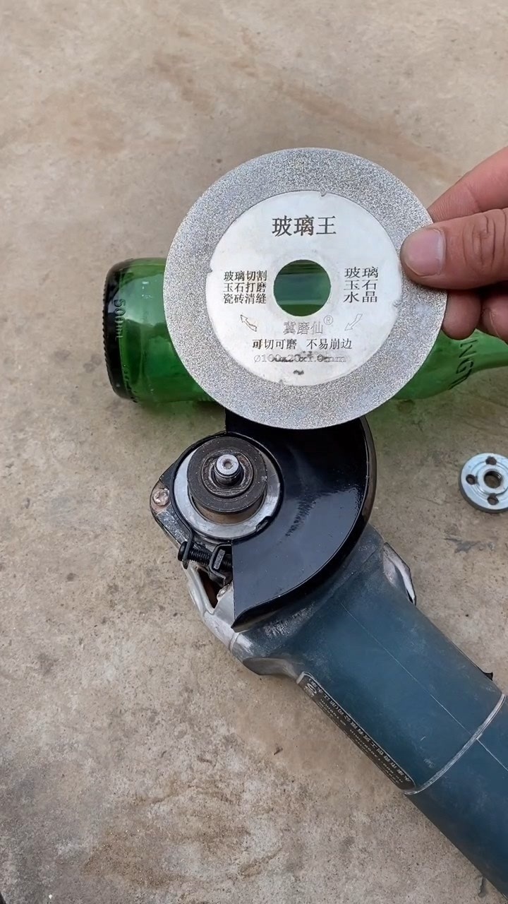 角磨机装上这个切割片,可以轻松切割玻璃,方便好用!