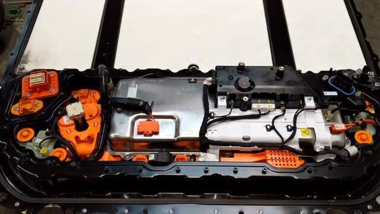 特斯拉model 3动力电池拆解,obc和dcdc讲解—电动汽车维修培训