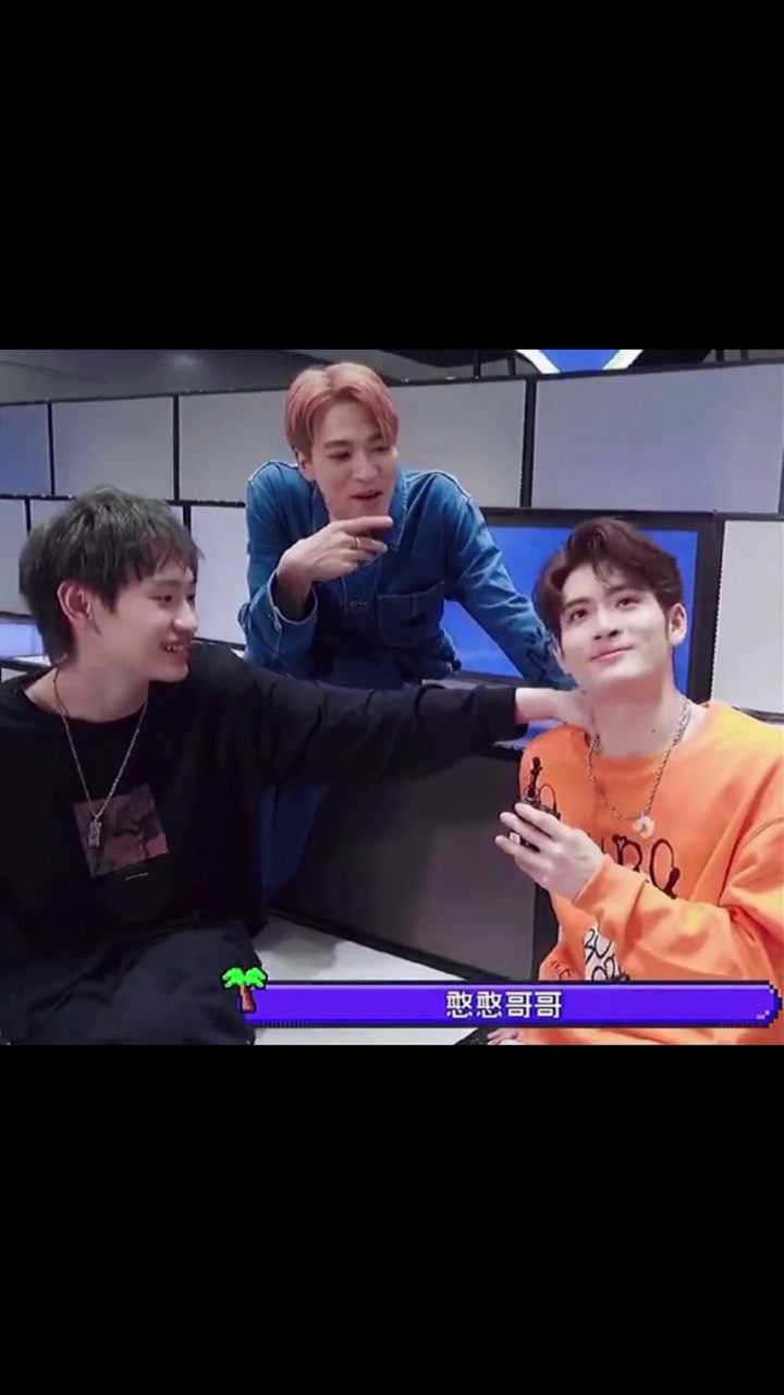 赞多和ak疯狂吐槽力丸说力丸虽然是哥哥但是丸子特别的憨特别可爱