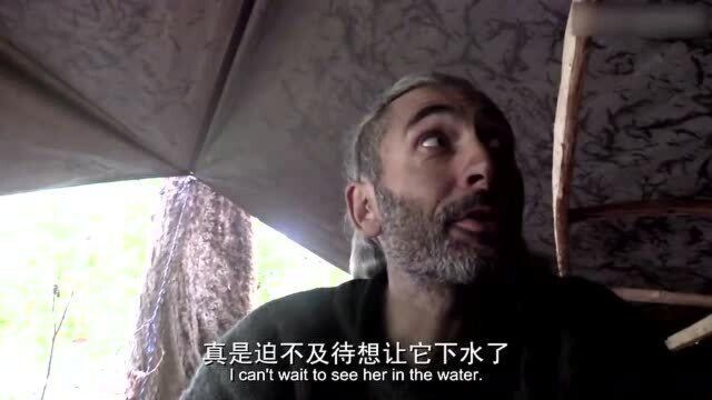 荒野独居:男子取巧成功做出船部件,离捕鱼更近一步!