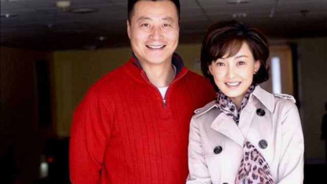 48岁牛莉富豪老公首曝光模样长得比郭冬临还帅牛莉谈家庭系列