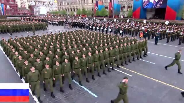 在阅兵上能走出这种气势的,也许只有战斗民族俄罗斯的士兵了,太霸气了