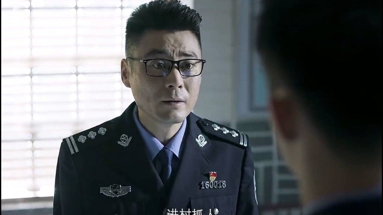 东叔这气质当村主任屈才了